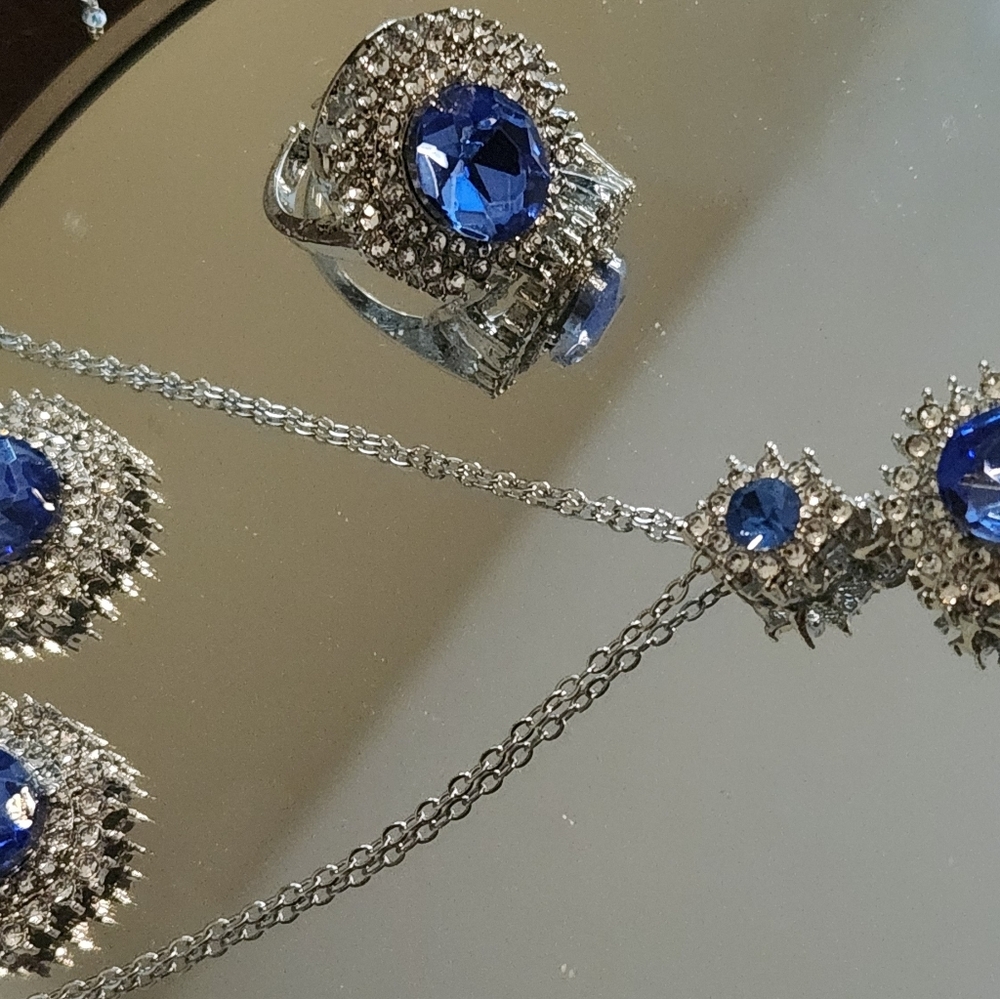 Elegant 4 Pc Simulated Blue Saphire Jewelry Set White Gold Plated - Picture 5 of 7